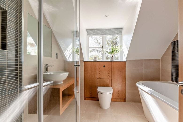 5 bedroom house, Oak Close, Baughurst RG26 - Available