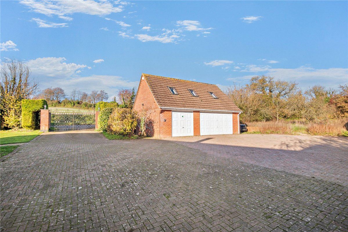 5 bedroom house, Fox's Lane, Kingsclere RG20 - Available