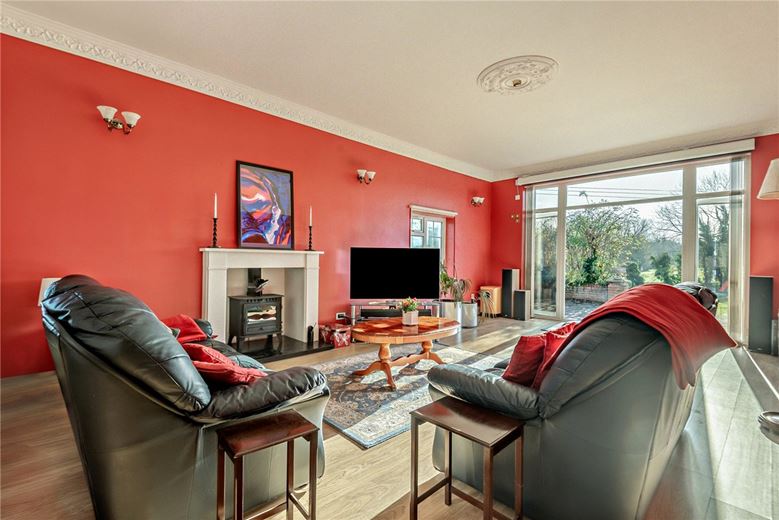 5 bedroom house, Fox's Lane, Kingsclere RG20 - Available