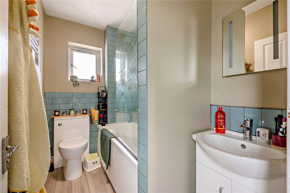 4 bedroom house, Green Lane, Newbury RG14 - Available