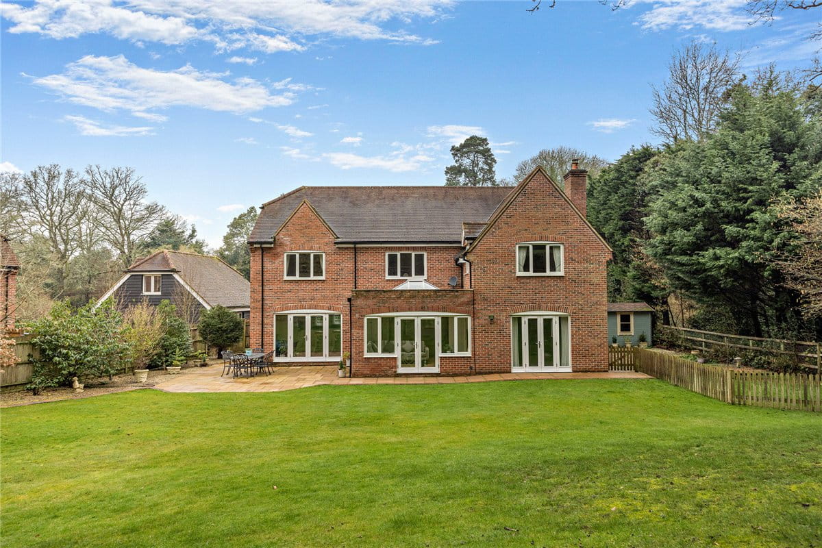 5 bedroom house, Thornford Road, Crookham Common RG19 - Available