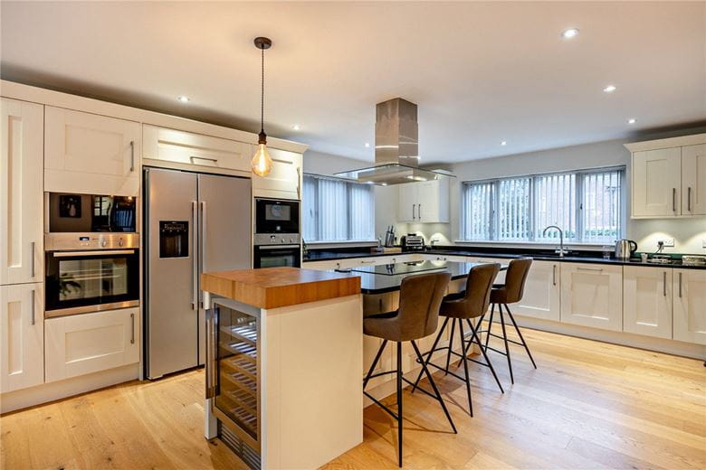 5 bedroom house, Thornford Road, Crookham Common RG19 - Available