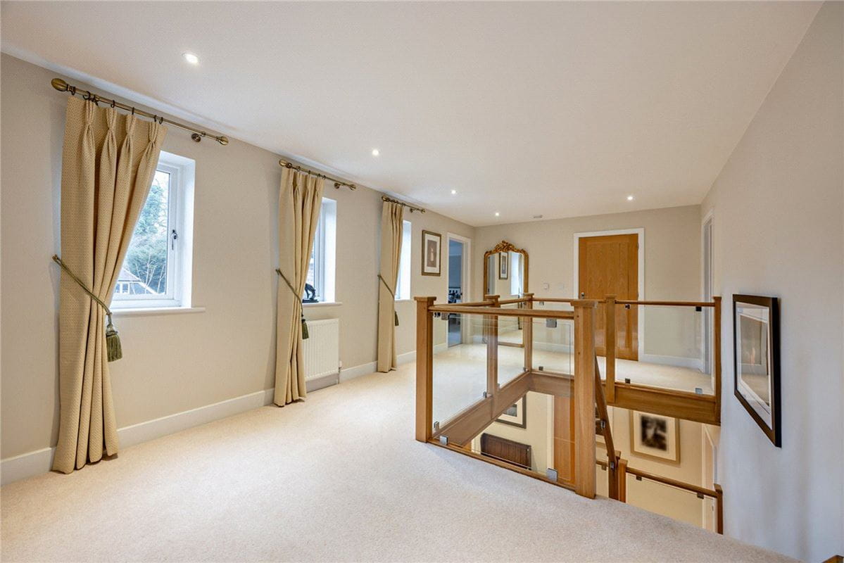 5 bedroom house, Thornford Road, Crookham Common RG19 - Available