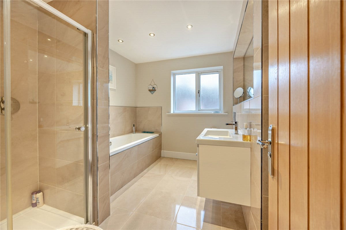 5 bedroom house, Thornford Road, Crookham Common RG19 - Available