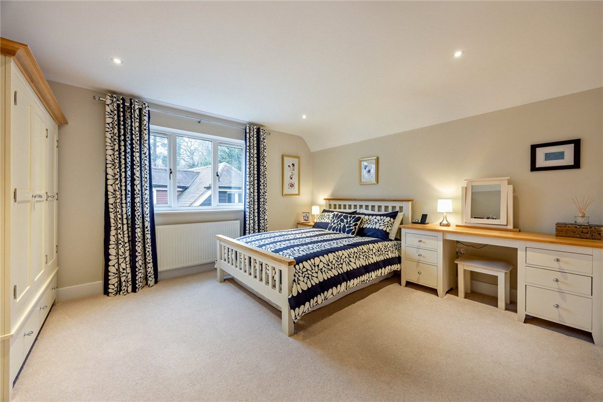 5 bedroom house, Thornford Road, Crookham Common RG19 - Available