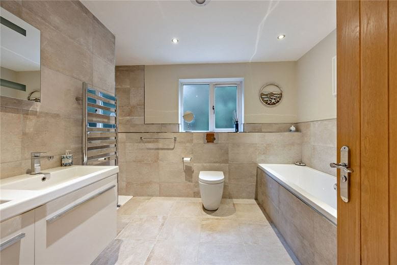 5 bedroom house, Thornford Road, Crookham Common RG19 - Available