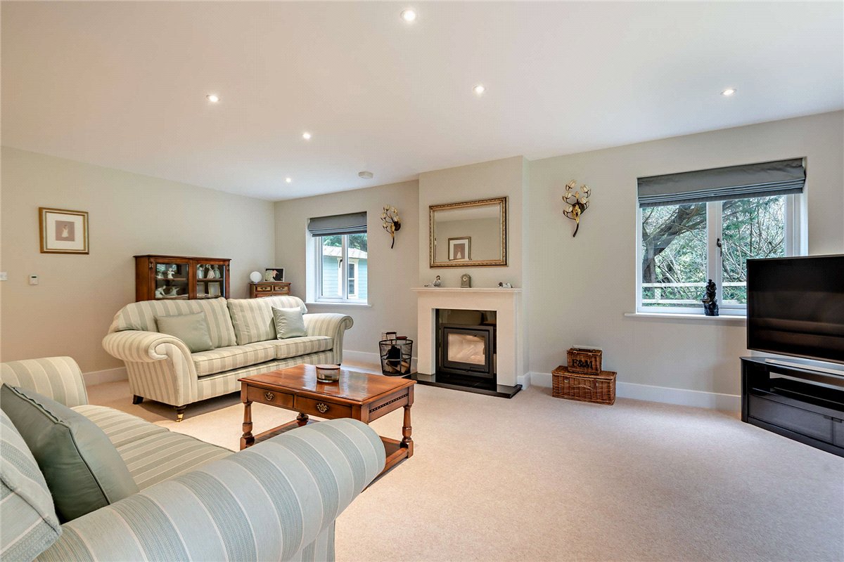 5 bedroom house, Thornford Road, Crookham Common RG19 - Available