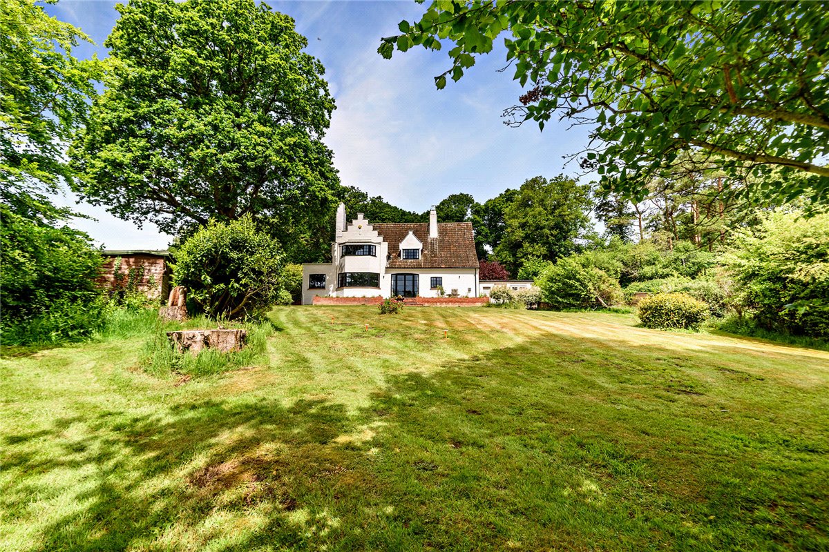 4 bedroom house, Bishops Green, Newbury RG20 - Available