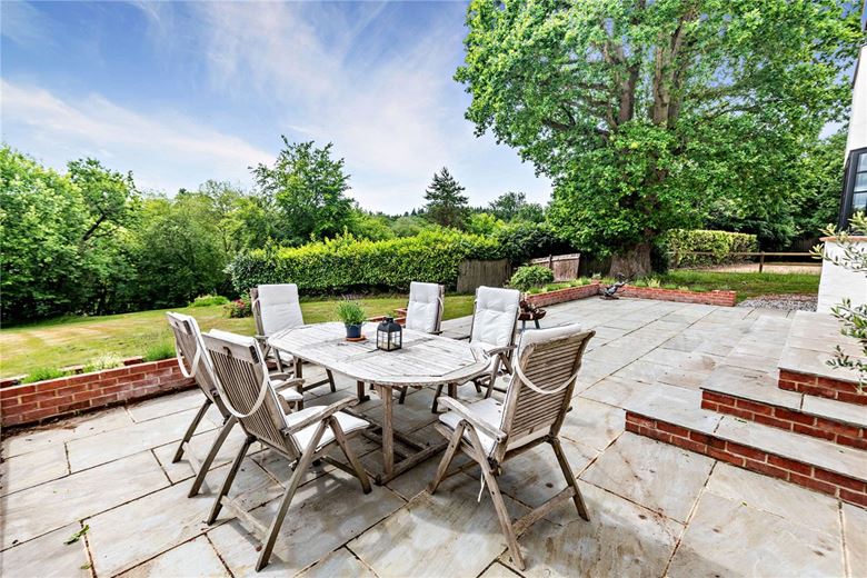 4 bedroom house, Bishops Green, Newbury RG20 - Available