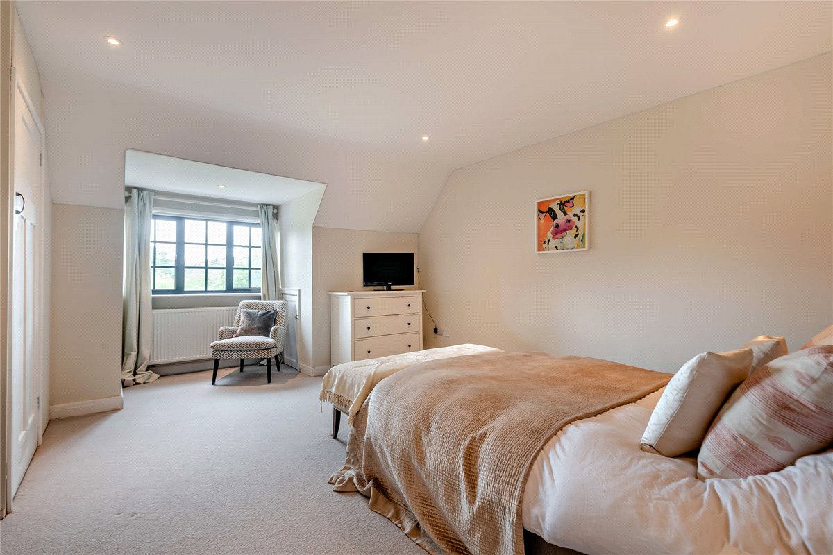 4 bedroom house, Bishops Green, Newbury RG20 - Available