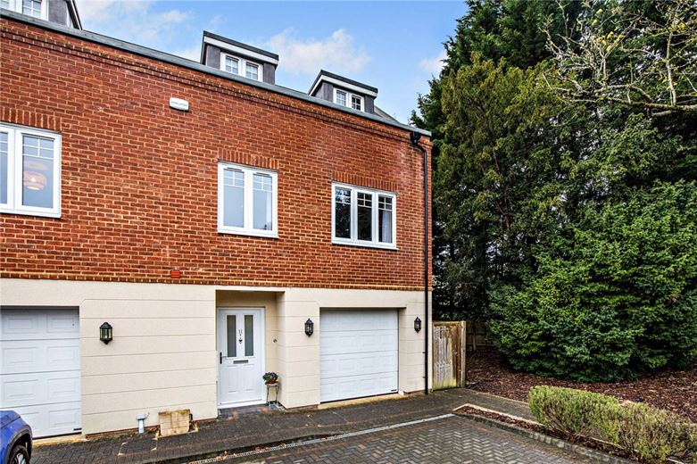 5 bedroom house, The Dolmans, Shaw RG14 - Available