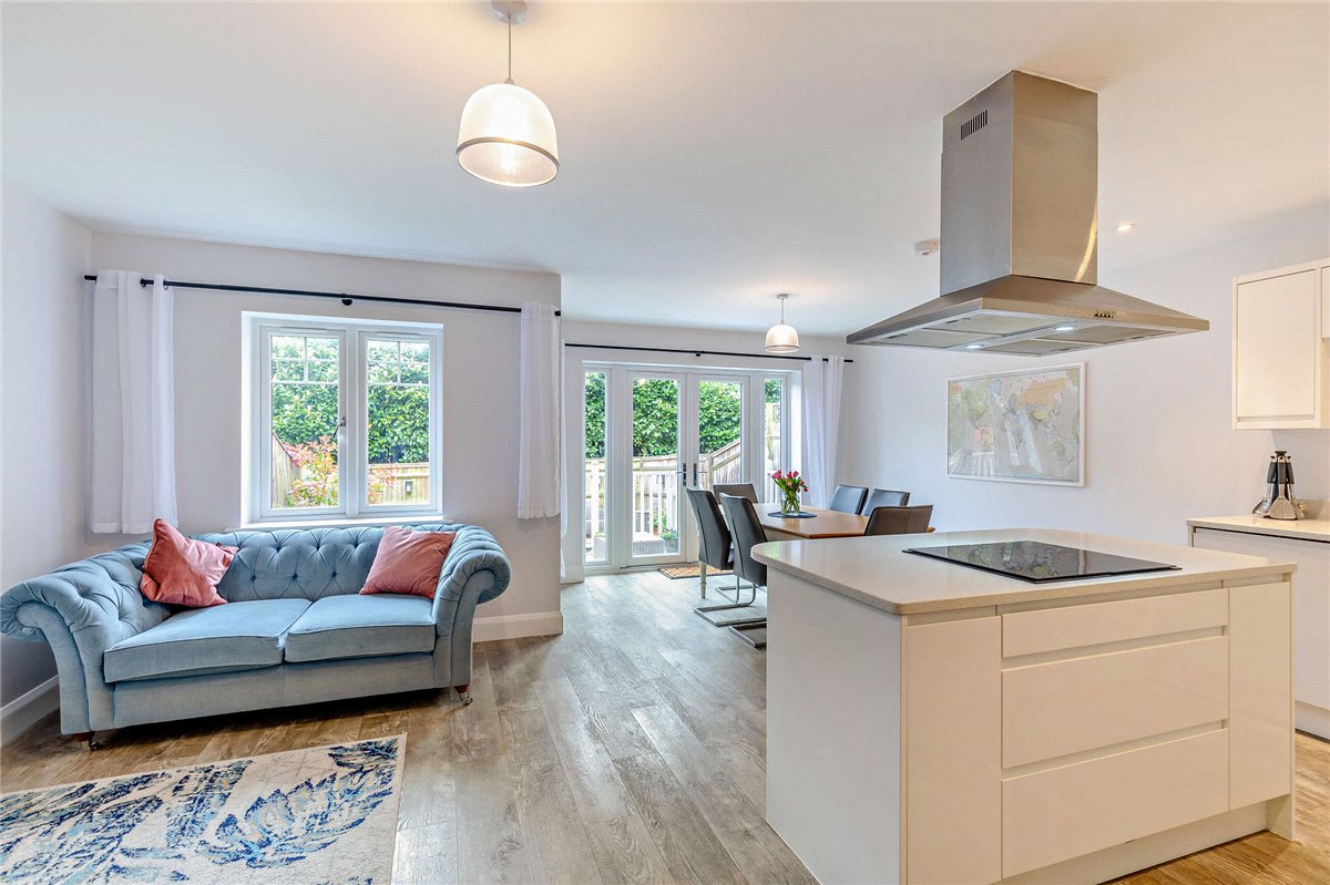 5 bedroom house, The Dolmans, Shaw RG14 - Available