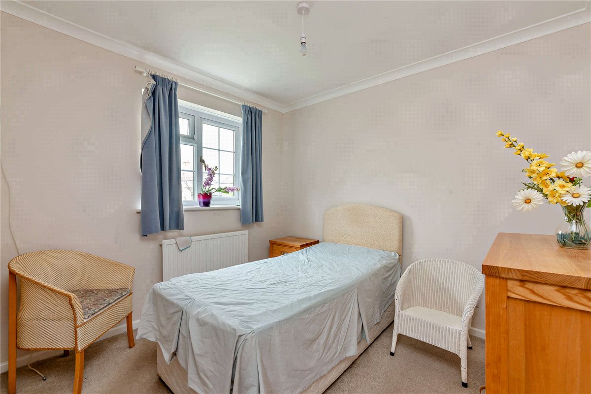 3 bedroom house, Harwood Rise, Woolton Hill RG20 - Sold STC