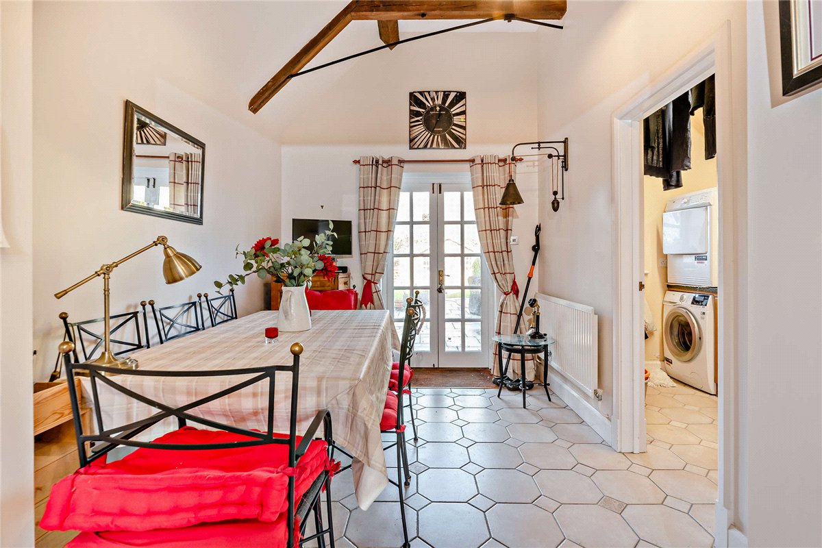 4 bedroom house, Hambridge Lane, Newbury RG14 - Available