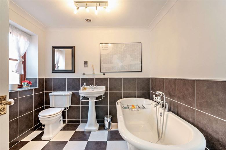 4 bedroom house, Hambridge Lane, Newbury RG14 - Available