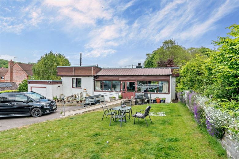 2 bedroom bungalow, Sheepdrove Road, Lambourn RG17 - Available