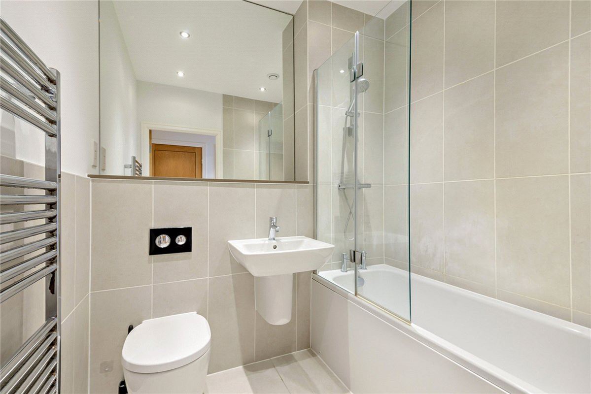 1 bedroom flat, Kingman Way, Newbury RG14 - Available