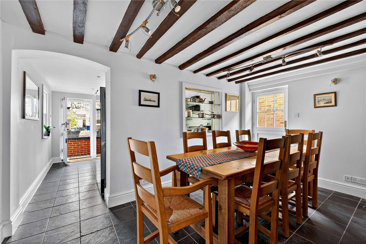 4 bedroom house, George Street, Kingsclere RG20 - Available