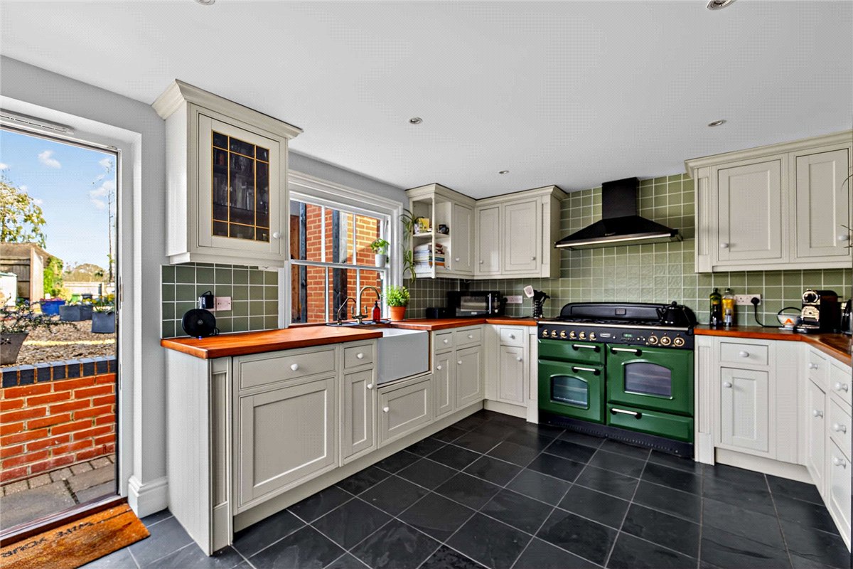 4 bedroom house, George Street, Kingsclere RG20 - Available