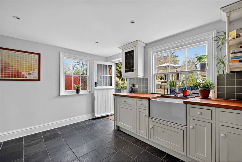 4 bedroom house, George Street, Kingsclere RG20 - Available