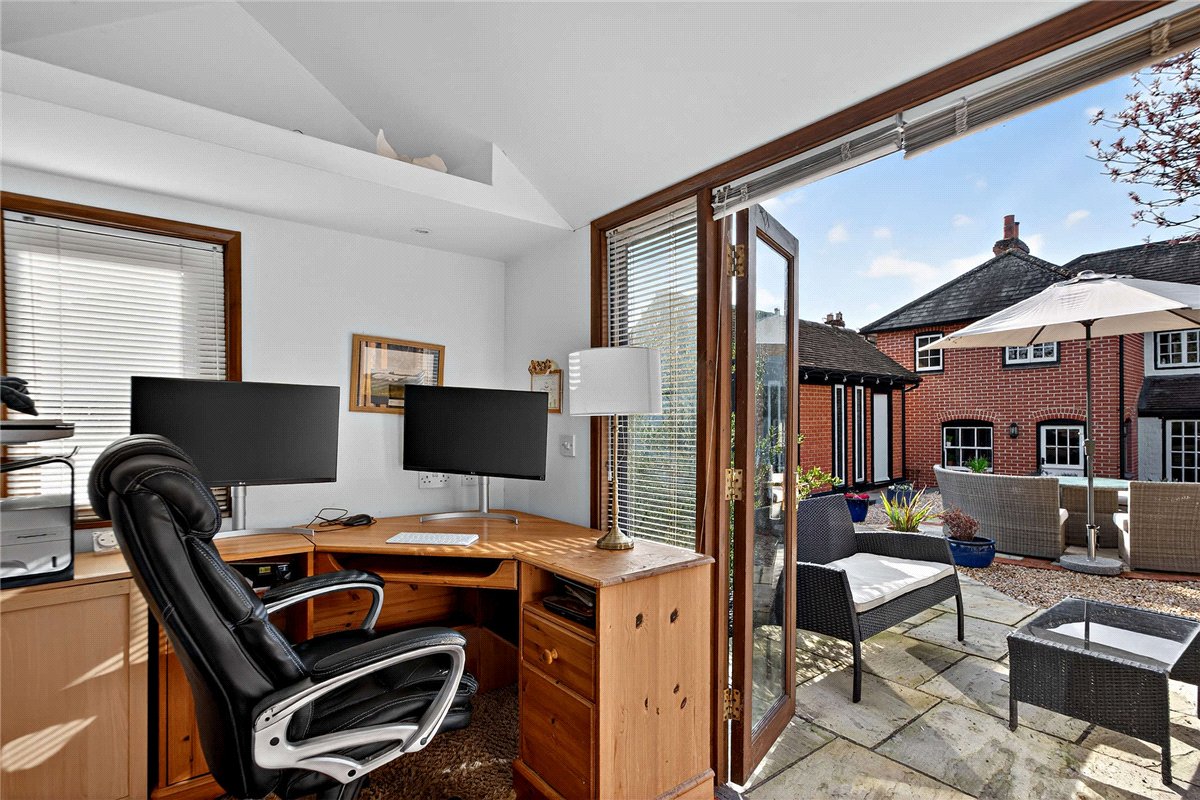 4 bedroom house, George Street, Kingsclere RG20 - Available