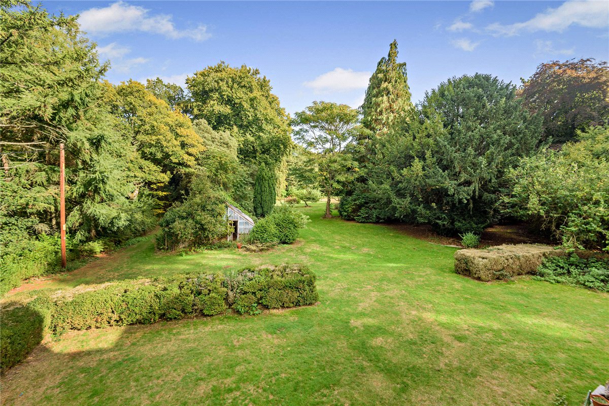 6 bedroom house, Burys Bank Road, Greenham RG19 - Sold STC