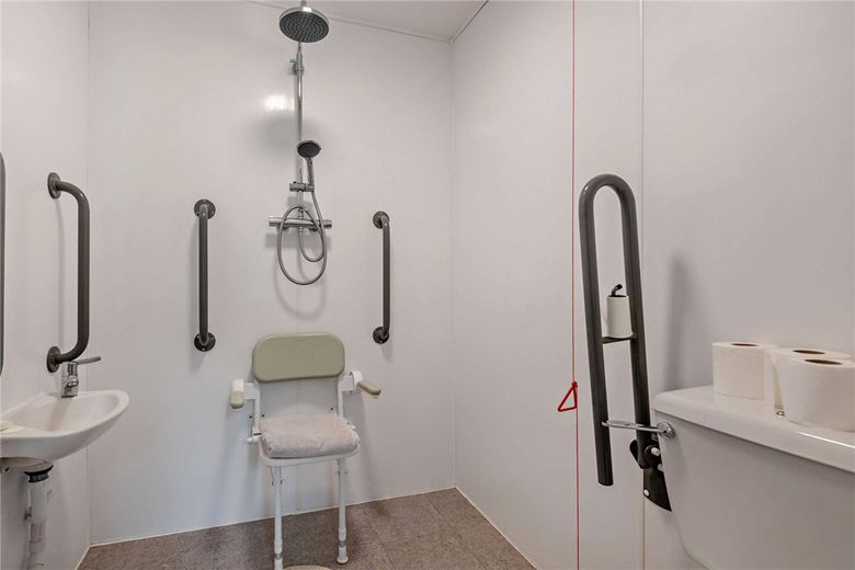 6 bedroom house, Burys Bank Road, Greenham RG19 - Sold STC