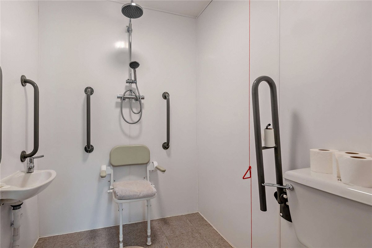 6 bedroom house, Burys Bank Road, Greenham RG19 - Sold STC