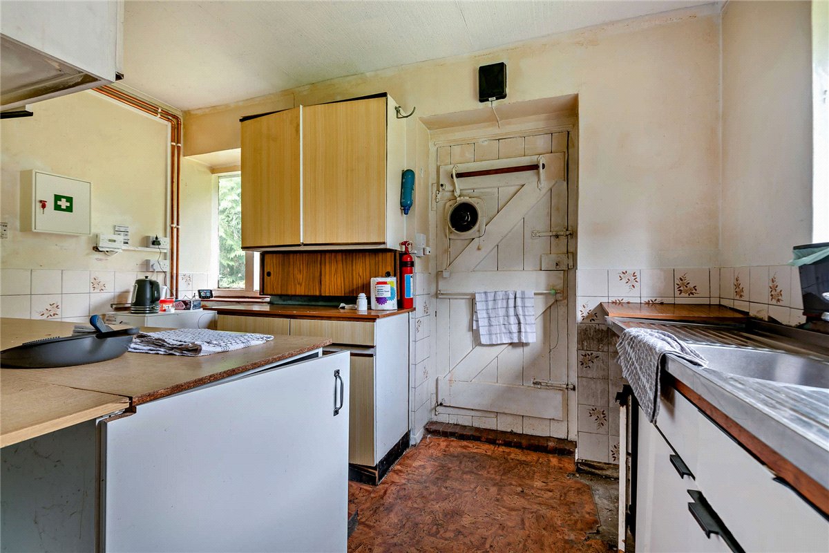 6 bedroom house, Burys Bank Road, Greenham RG19 - Sold STC