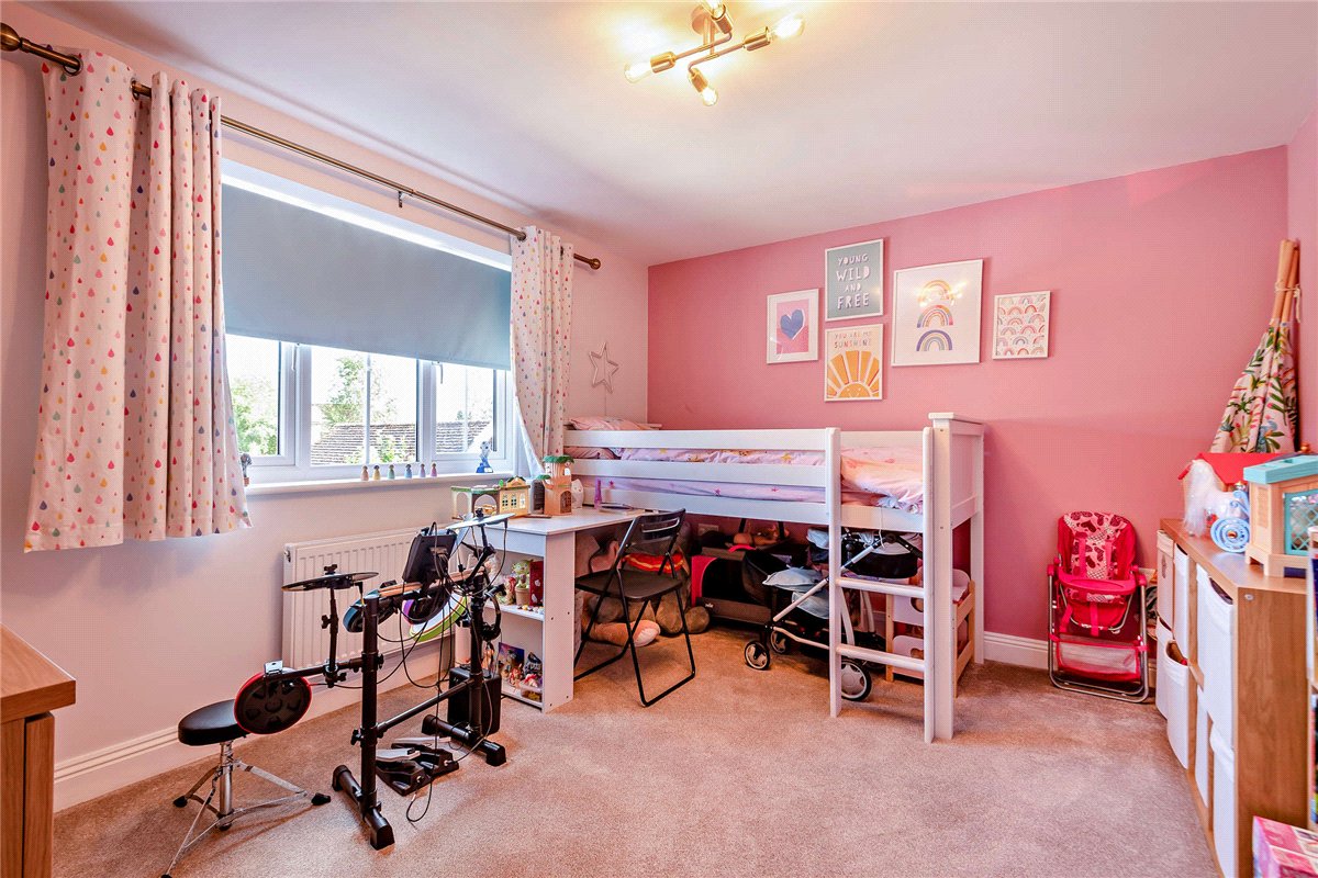 4 bedroom house, Folly Court, Cold Ash RG18 - Available