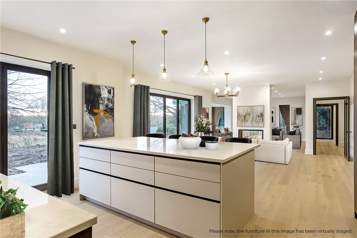 4 bedroom house, Speen Lane, Newbury RG14 - Available