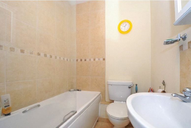 1 bedroom flat, London Road, Newbury RG14 - Available