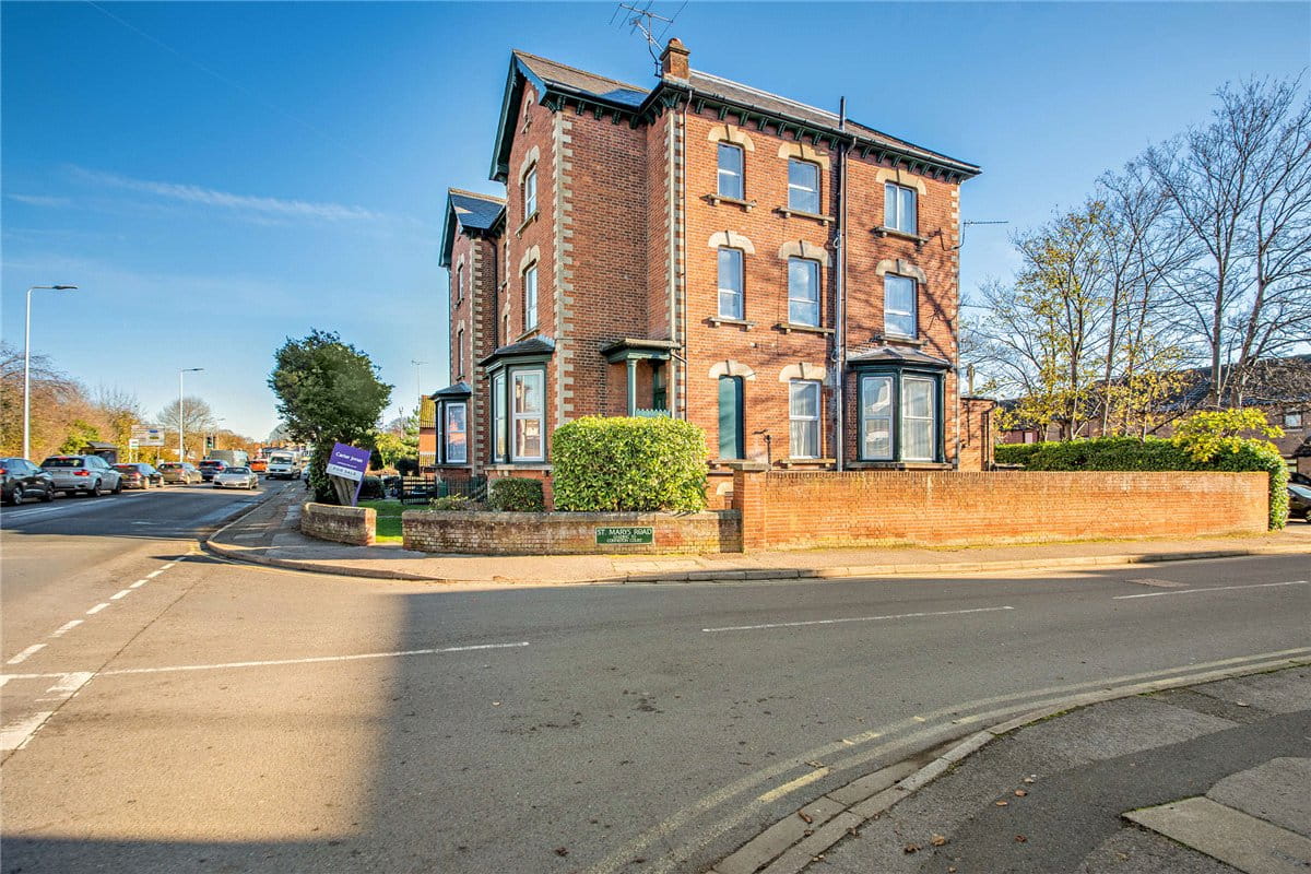 1 bedroom flat, London Road, Newbury RG14 - Available