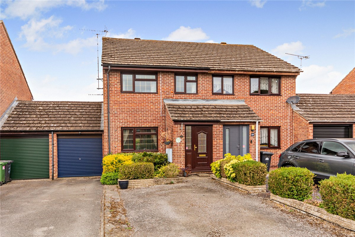 3 bedroom house, Billington Way, Thatcham RG18 - Sold STC