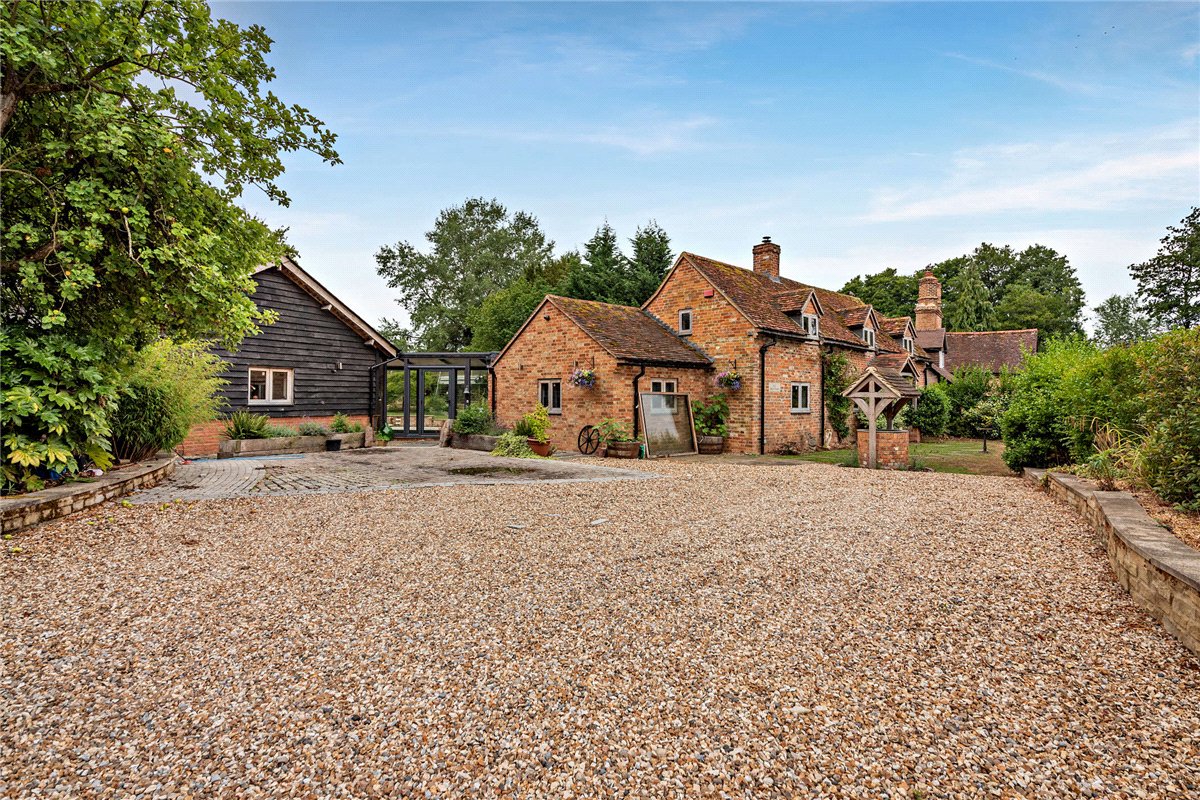 4 bedroom house, Ashford Hill Road, Headley RG19 - Available