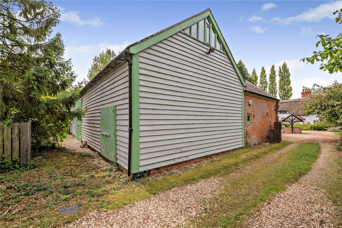 6 bedroom house, Brightwalton, Newbury RG20 - Available