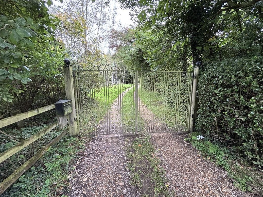 6 bedroom house, Brightwalton, Newbury RG20 - Available