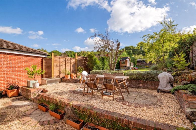 2 bedroom house, Pear Tree Lane, Newbury RG14 - Available