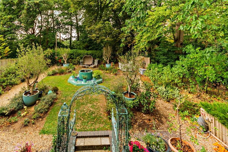 4 bedroom house, Oxford Road, Donnington RG14 - Available