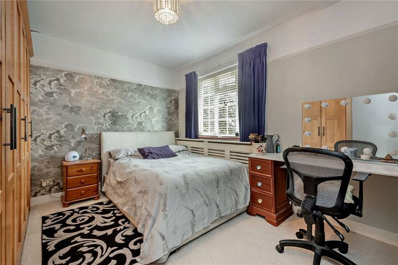 4 bedroom house, Newtown Road, Newbury RG14 - Available