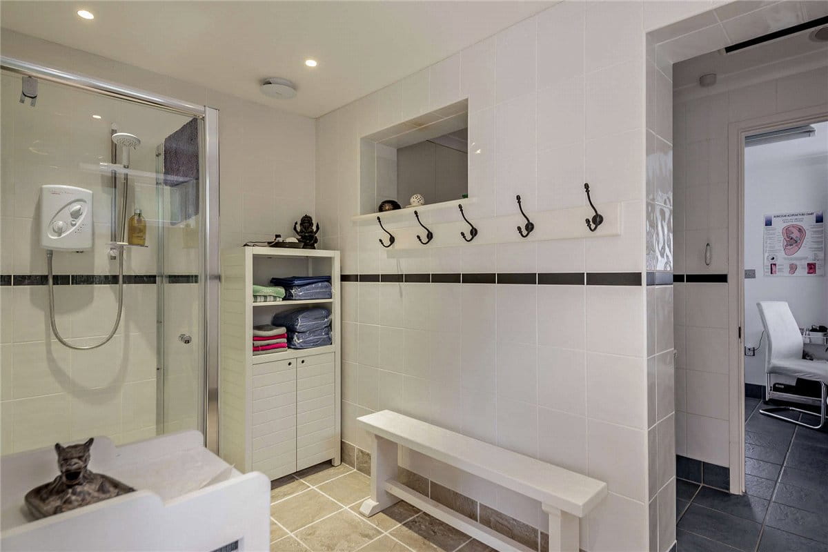 4 bedroom house, Newtown Road, Newbury RG14 - Available