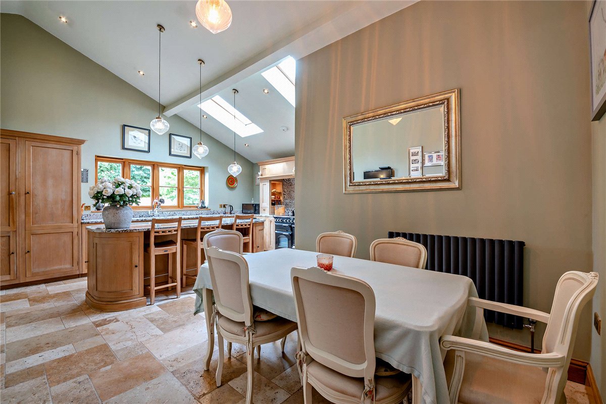 4 bedroom bungalow, Peasemore, Newbury RG20 - Available