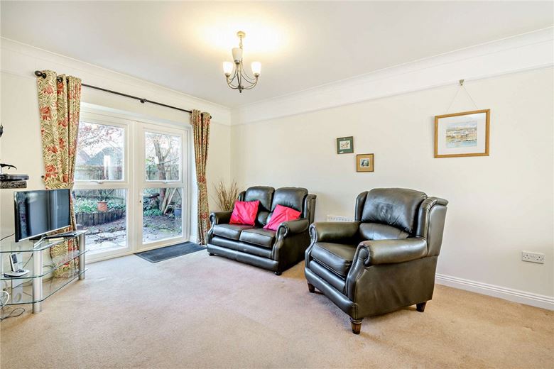 2 bedroom bungalow, Enborne Road, Newbury RG14 - Available