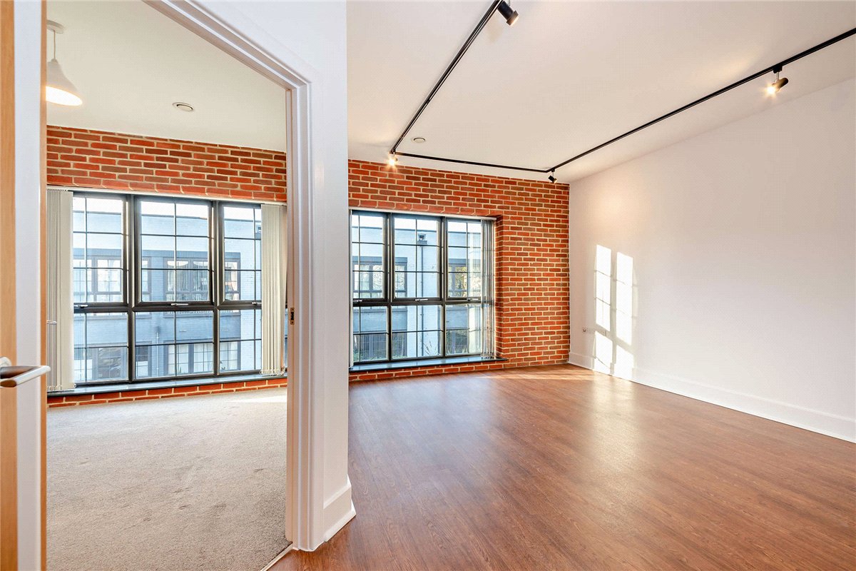 1 bedroom flat, Kelvin Road, Newbury RG14 - Available