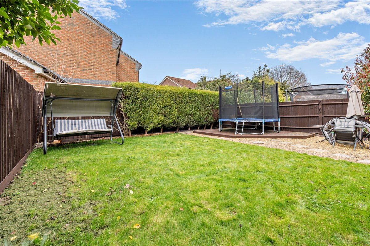 6 bedroom house, Dorneywood Way, Newbury RG14 - Available