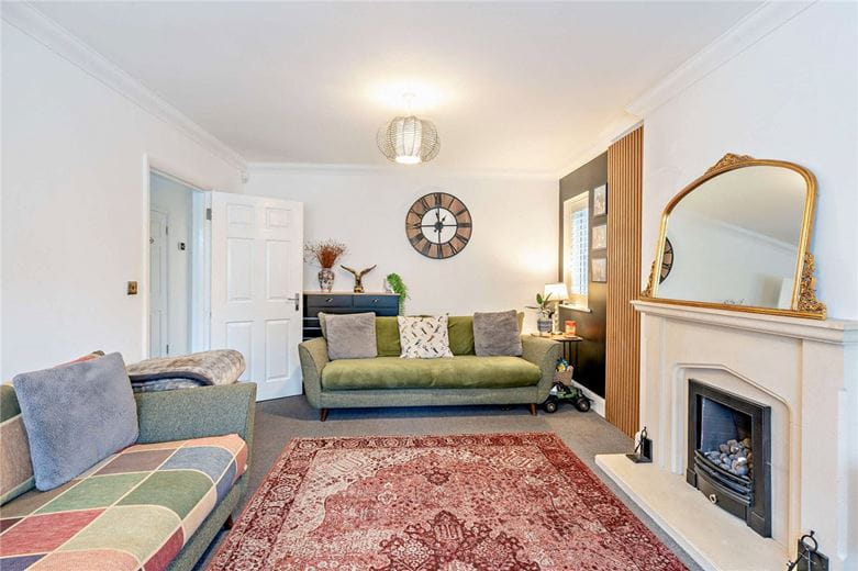 6 bedroom house, Dorneywood Way, Newbury RG14 - Available