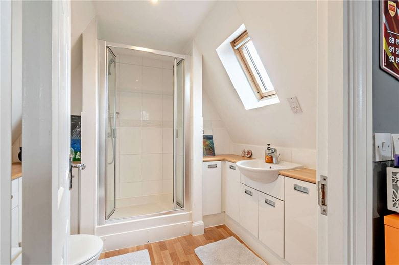 6 bedroom house, Dorneywood Way, Newbury RG14 - Available