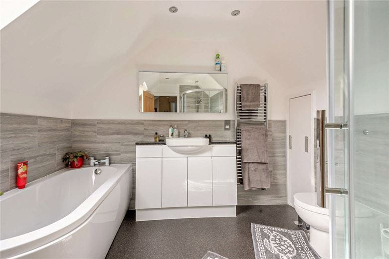 4 bedroom house, Oxford Road, Donnington RG14 - Available