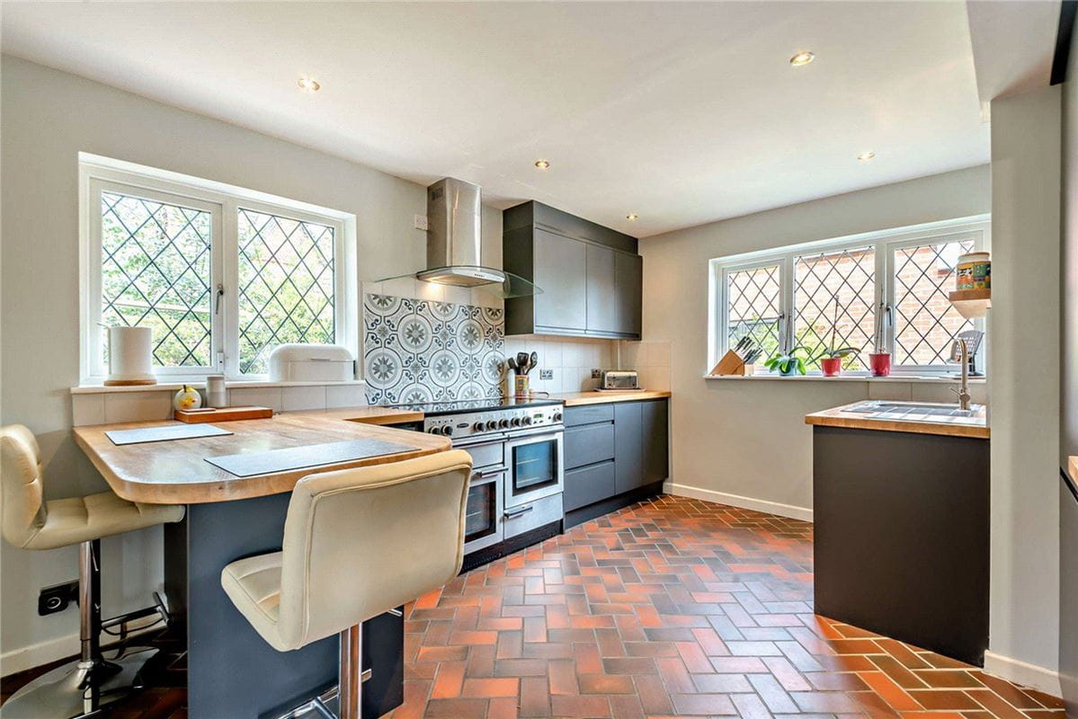 4 bedroom house, Oxford Road, Donnington RG14 - Available