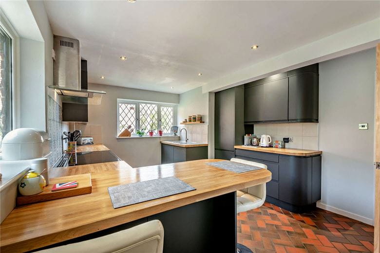 4 bedroom house, Oxford Road, Donnington RG14 - Available